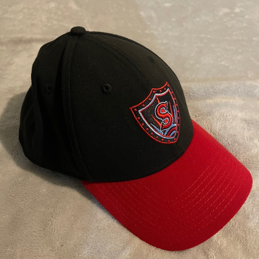 New Era 39THIRTY Marvel Defenders of the Diamond Black Red Hat Small Medium - Picture 7 of 7